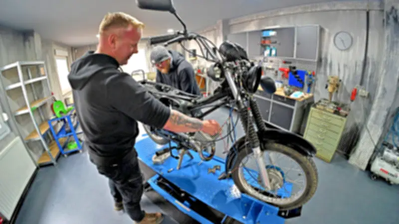 Ostalgie Motors: Neue Werkstatt für DDR-Zweiräder eröffnet in Aschersleben