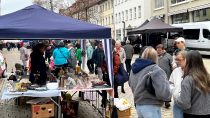 Oster-Kreativmarkt in Zeitz lockt trotz Wetter viele Besucher an