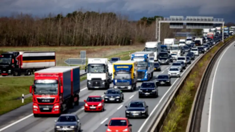 Osterferienstart in Sachsen-Anhalt: ADAC warnt vor massiven Staus auf Autobahnen