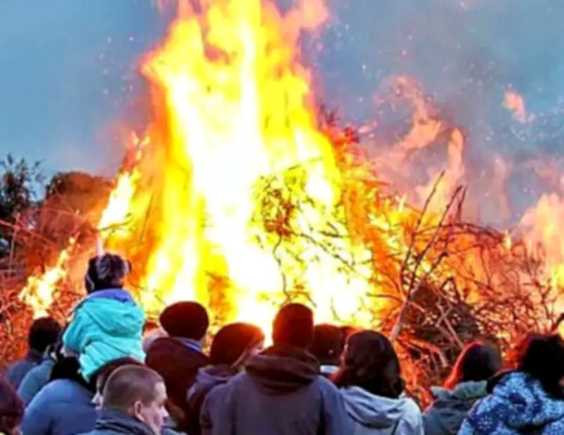 Osterfeuer 2026 in Sangerhausen: Traditionelles Fest an der Probstmühle lockt Hunderte Besucher