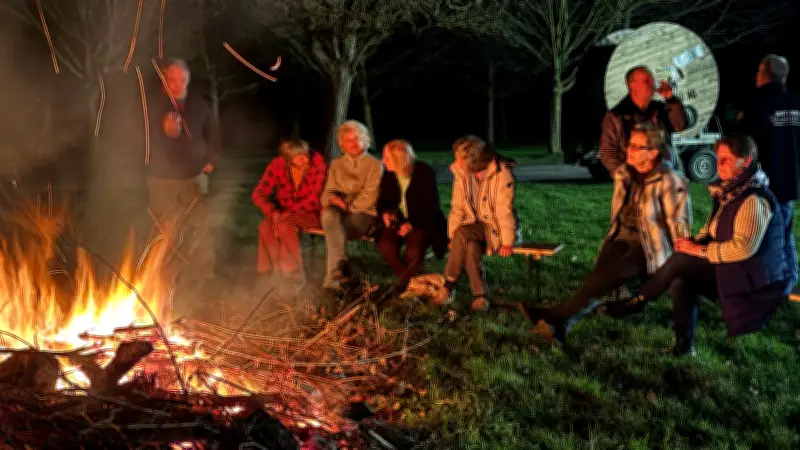 Osterfeuer-Tradition in Nordwestmecklenburg: Lagerfeuer und Osterwasser an den Feiertagen