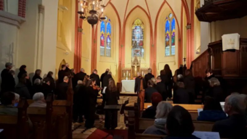 Ostergeschichte durch Chorgesang und Orgel in Warens St. Georgen Kirche neu erzählt