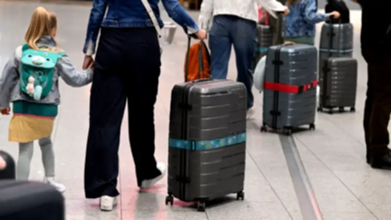 Osterurlaub in Gefahr? Elli (58) zögert wegen Streiks und Drohnenangriffen am BER