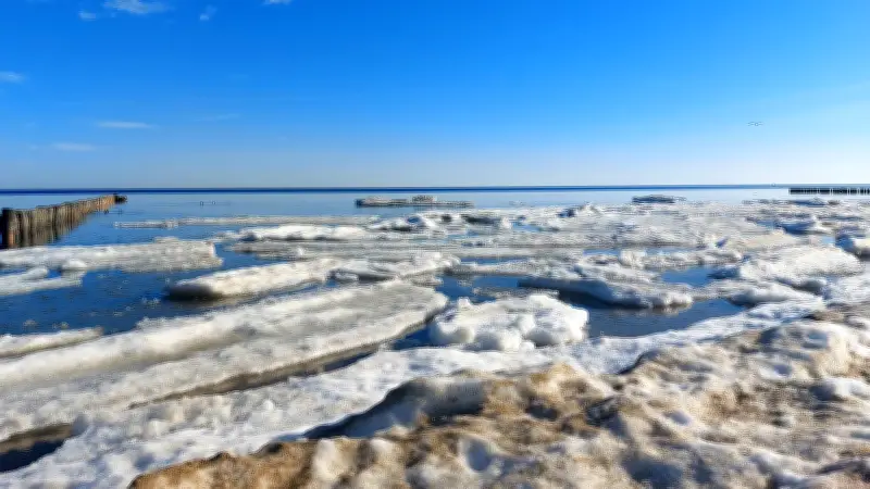 Ostsee taut: Auf Usedom gibt es noch eine winterliche Eiszauber-Landschaft