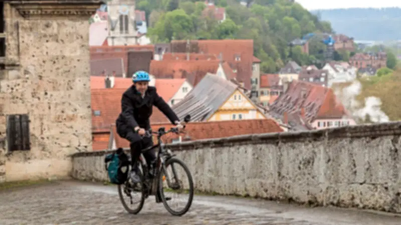 Palmer-Panne: OB parkt S-Pedelec mit abgelaufenem Kennzeichen - Anzeige folgt