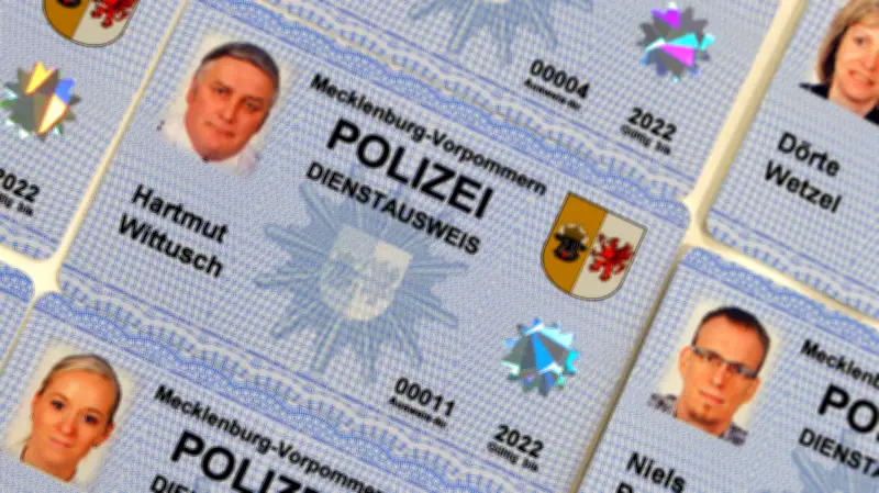 Parchim: Falscher Polizist erbeutet 20.000 Euro von Seniorin durch Trickdiebstahl