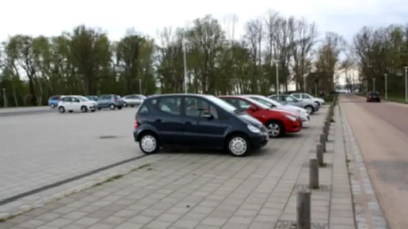 Parkplatz an Stadthalle wird kostenpflichtig: Fußballspiel sorgt für Ausnahmeregelung