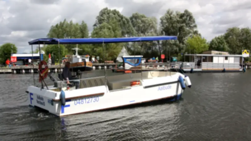 Peene-Fähre Aalbude startet Saisonbetrieb - Letzte Fahrt für betagten Katamaran?