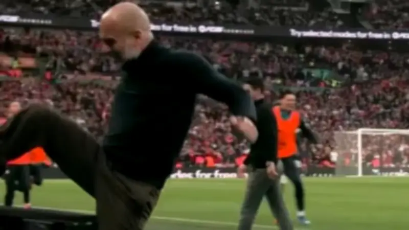 Pep Guardiola rastet nach ManCitys Ligapokal-Sieg aus: Jubel, Tritte und Zukunftsfragen