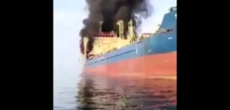 Persischer Golf: Brennende Tanker und blockierte Meerengen drohen Umweltkatastrophe