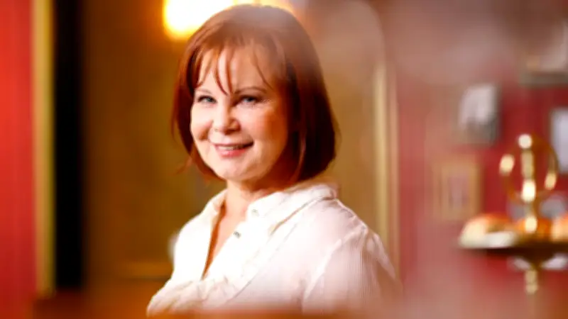 Petra Blossey kehrt zurück: Unter uns macht Dallas-Trick mit Kultfigur Irene