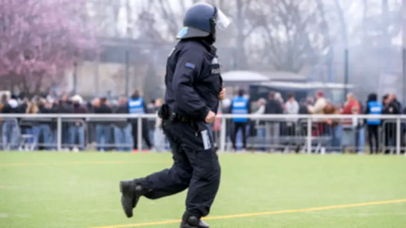 Pfefferspray und Pyro beim Pokal-Halbfinale: Polizei-Einsatz gegen BFC-Fans