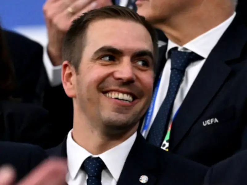 Philipp Lahm erhält Sepp-Herberger-Award für herausragende Stiftungsarbeit