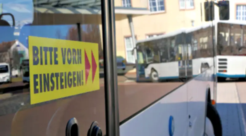 PNVG-Chef warnt vor eskalierenden Schülern in Bussen - Fahrverbote und Kameras als Lösungen
