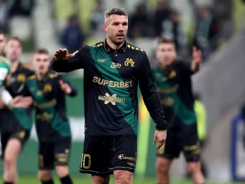 Podolski erhält Blitz-Rote Karte nach nur zwei Minuten Einsatz in Polen