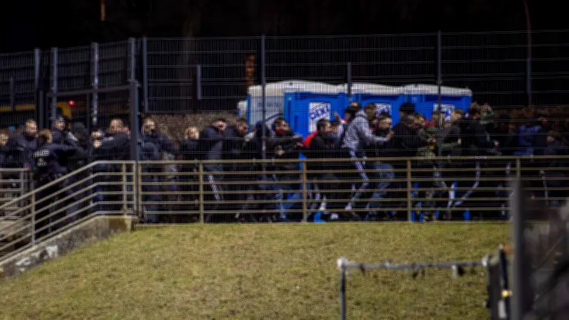 Polizei Berlin rechtfertigt Einsatz bei HFC-Spiel: Auseinandersetzungen mit Fans im Fokus