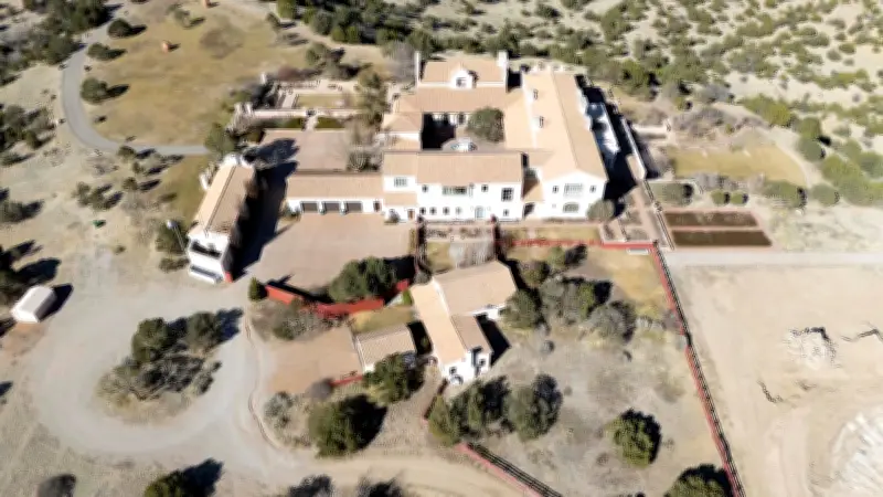 Polizei durchsucht ehemalige Epstein-Ranch in New Mexico nach Hinweisen auf Mädchen-Leichen