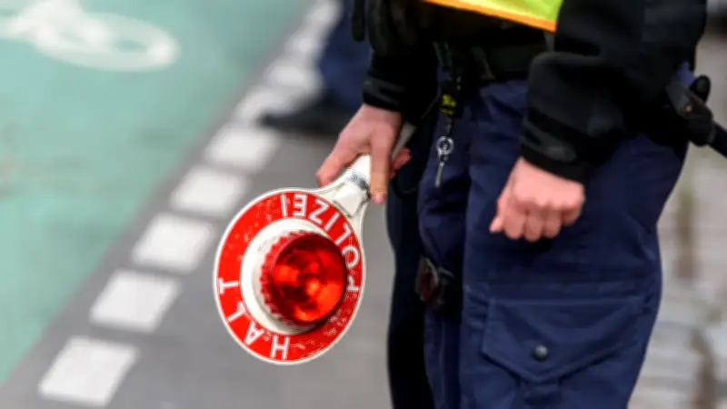 Polizei entdeckt Crystal Meth und gestohlene E-Bikes bei Zufallskontrolle in Halle
