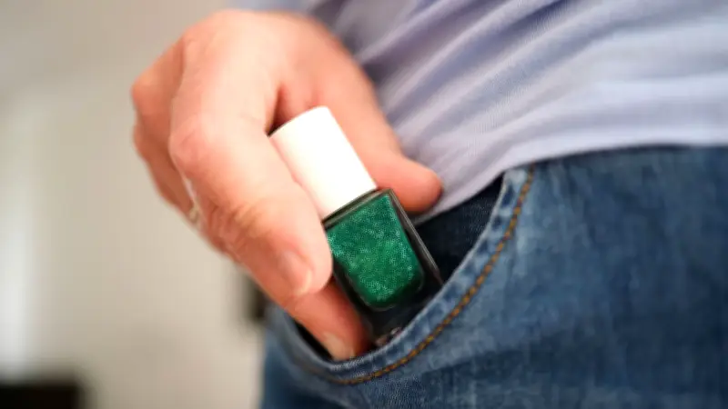 Polizei entdeckt Hunderte gestohlene Waren in Rostocker Wohnung nach Ladendiebstahl