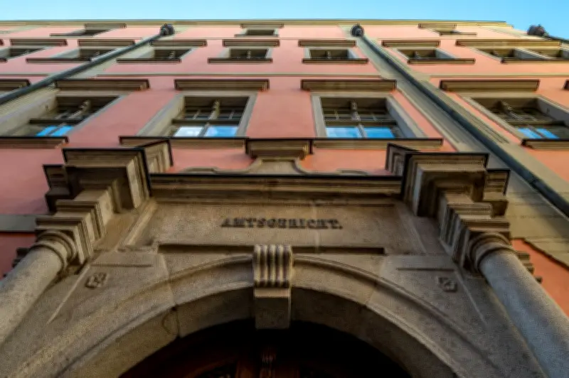 Polizei in Passau sucht weiter nach geflohenem Untersuchungshäftling mit Handschellen