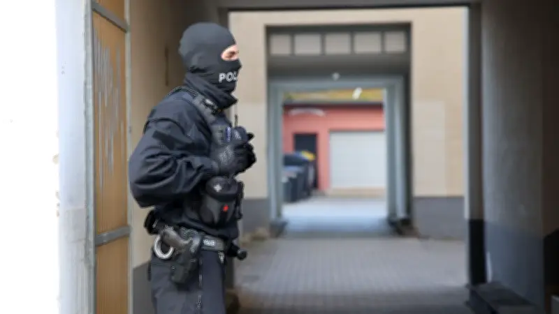 Polizei schlägt zu: Drogenhandel in Sandersdorf-Brehna ausgehoben - Waffen und Kiloweise Rauschgift sichergestellt
