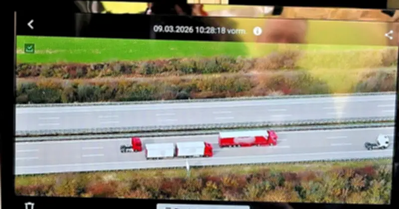 Polizei setzt Drohne auf A9 ein: Sechs Lkw halten Mindestabstand nicht ein