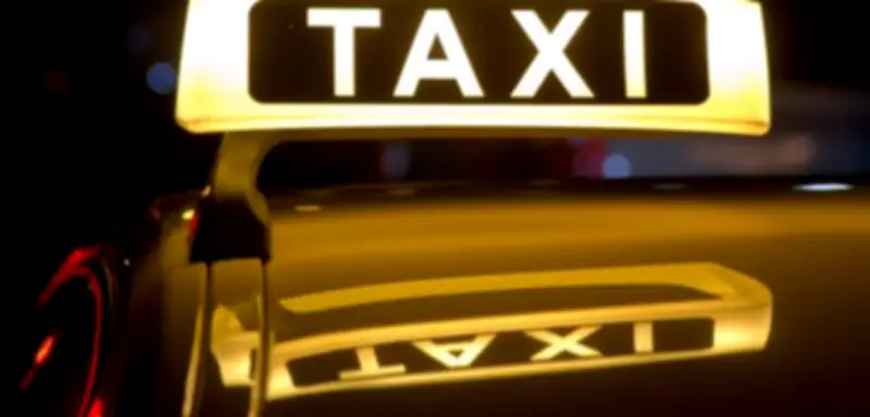 Polizei stoppt Taxi-Irrfahrt: Fahrgast wollte 423 Euro nicht bezahlen