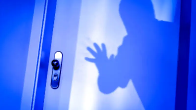 Polizei sucht Zeugen nach dreistem Einbruch in Radegast: Auto gestohlen während Bewohnerin schlief