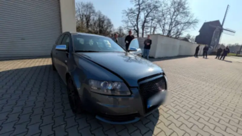 Polizei versteigert sichergestellten Audi S6: Bietergefecht endet bei 4.600 Euro