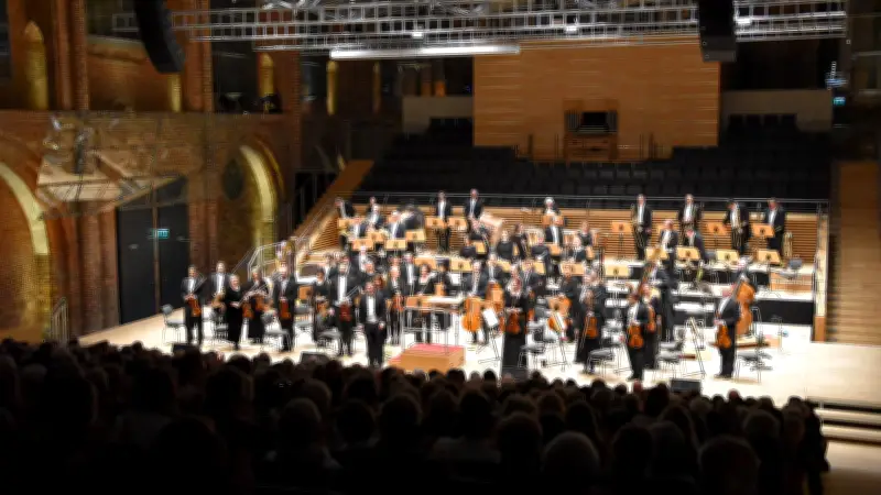 Polizeipräsidium Neubrandenburg feiert 30. Benefizkonzert mit Philharmonie