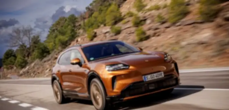 Porsche Cayenne Electric: 1156 PS Elektro-SUV mit revolutionärer Ladetechnik