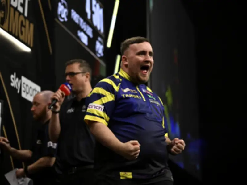 Premier League Darts: Littler nach UK-Open-Sieg auf Playoff-Kurs - 6. Spieltag in Nottingham
