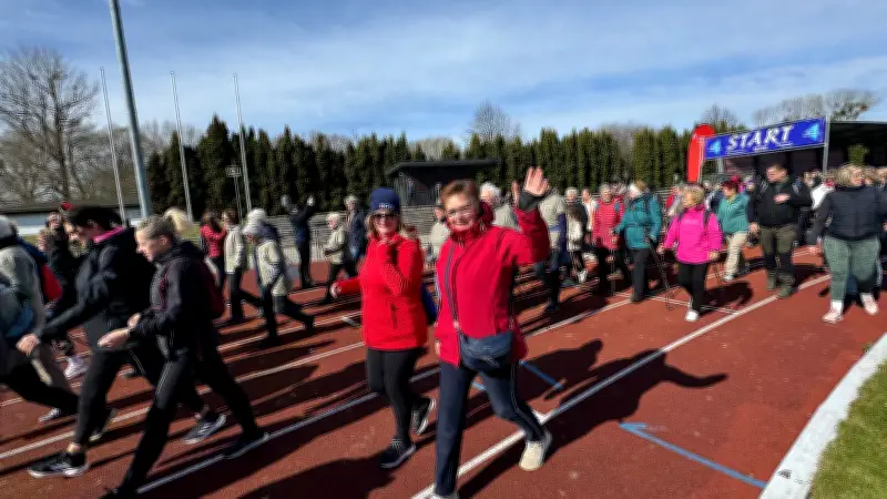 Prenzlauer Seegang wächst: 166 Walker feiern generationsübergreifendes Sportfest