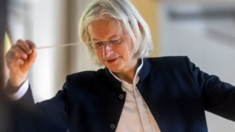 Preußisches Kammerorchester verlängert Vertrag mit Chefdirigent Jürgen Bruns bis 2028