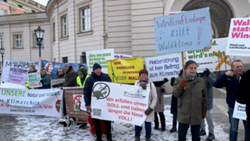 Prignitzer Bürger demonstrieren gegen Windkraftplanung: Landräte sollen Bestandsanlagen anerkennen