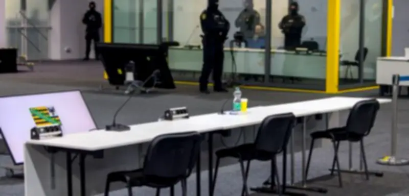 Prozess-Chaos in Magdeburg: Todesfahrer lässt sich in Gerichtssaal tragen und tobt