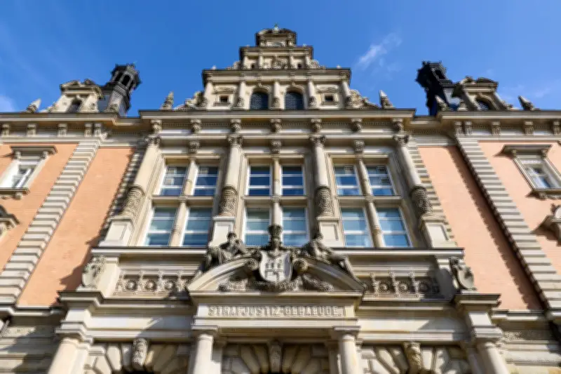 Prozess gegen mutmaßliche Mitglieder der rechtsextremen „Letzten Verteidigungswelle“ in Hamburg