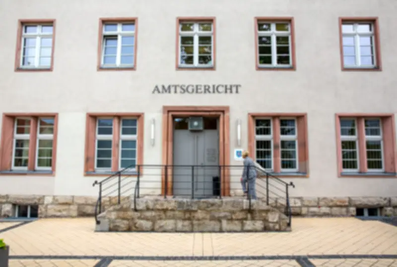 Prozess in Arnstadt: Angeklagte gestehen Schüsse mit CO2-Pistole auf Ilmenauer Campus