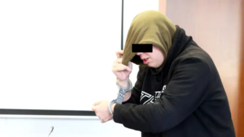 Prozess in Bonn: Radfahrer reißt Frau von E-Scooter und vergewaltigt sie