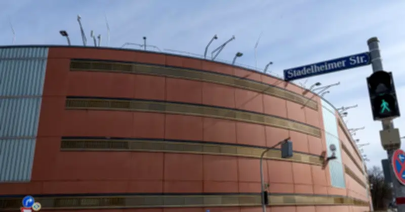 Prozess in München: JVA-Mitarbeiter sollen auf nackte Gefangene eingetreten sein