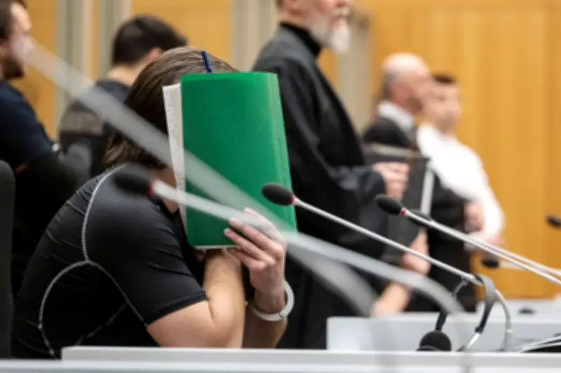 Prozess in Stuttgart: Drei mutmaßliche russische Agenten wegen geplanter Brandanschläge angeklagt