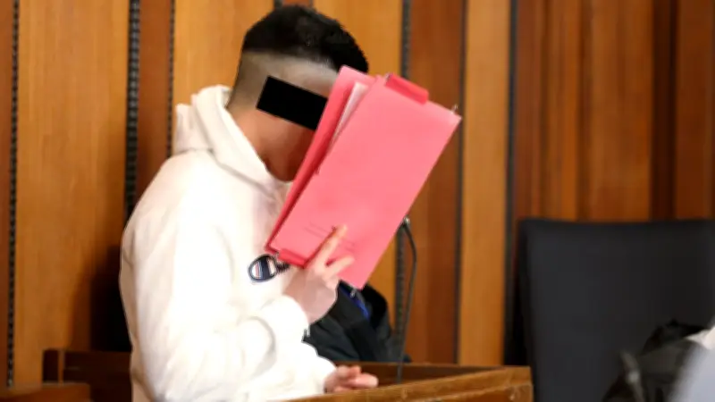 Prozess um betäubende Drogen im Eistee: Nageldesigner soll Frau vergewaltigt haben