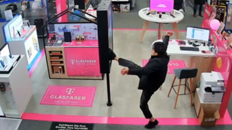 Psychisch kranker Syrer terrorisiert Elektroladen: Mitarbeiter kündigen aus Angst