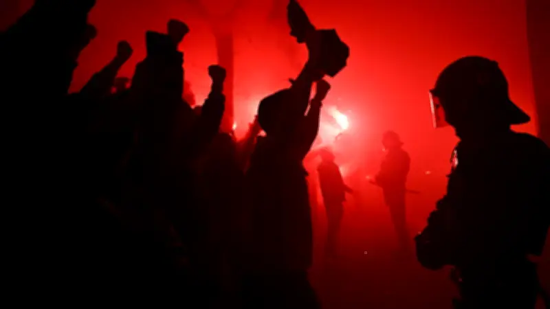 Pyro-Chaos vor dem Camp Nou: Barcelona-Fans attackieren Team-Bus vor Pokalspiel