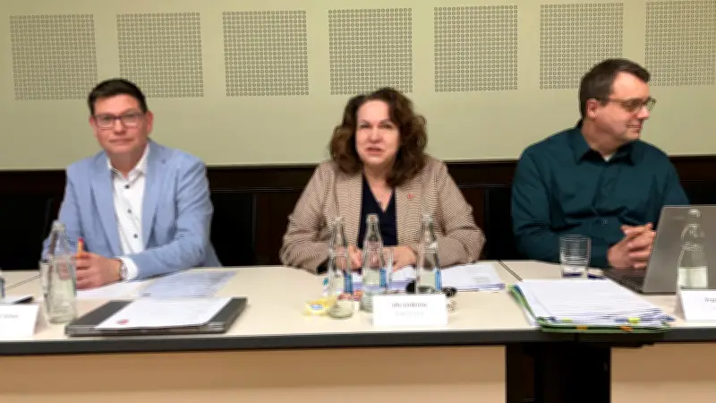 Ära endet in Lübtheen: Bürgermeisterin Ute Lindenau tritt nach 25 Jahren in den Ruhestand