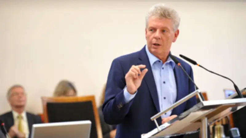 Rassismus-Vorwürfe und Finanzaffäre erschüttern Münchner OB-Wahlkampf