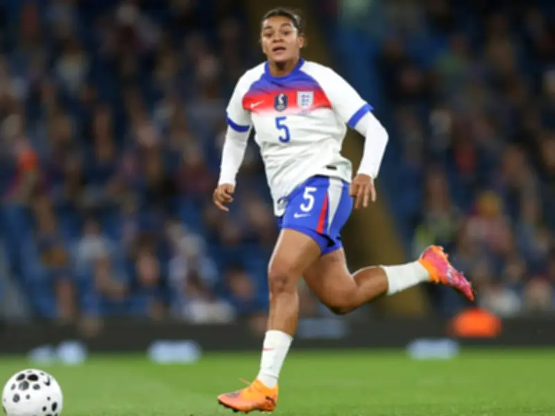 Rassistische Beleidigung gegen Jess Carter: 60-Jähriger erhält Bewährungsstrafe