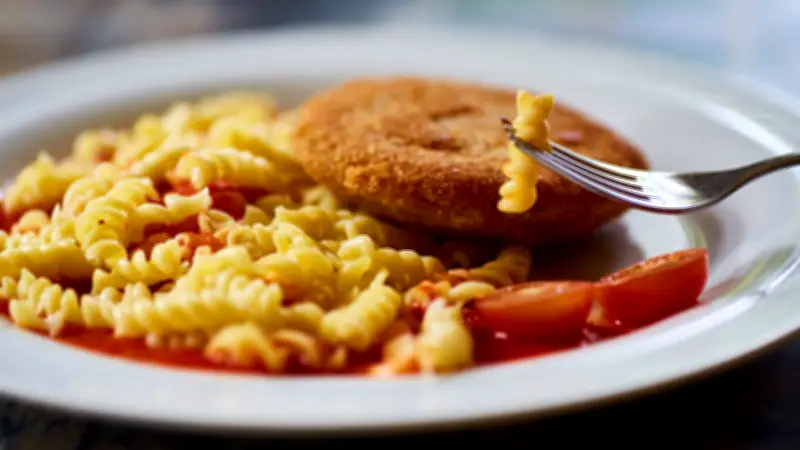 Redo XXL serviert DDR-Kultgericht: Jägerschnitzel im XXL-Format begeistert Fans