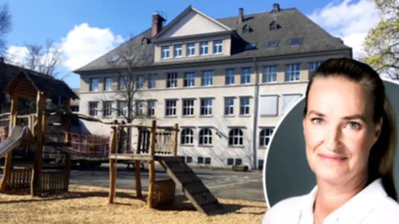 Regelwahn an Frankfurter Schule: Wachmann bewacht zu niedriges Treppengeländer