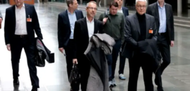 Regierungs-Taskforce rügt Mineralölkonzerne: Unzufriedenheit nach Krisentreffen zu Spritpreisen